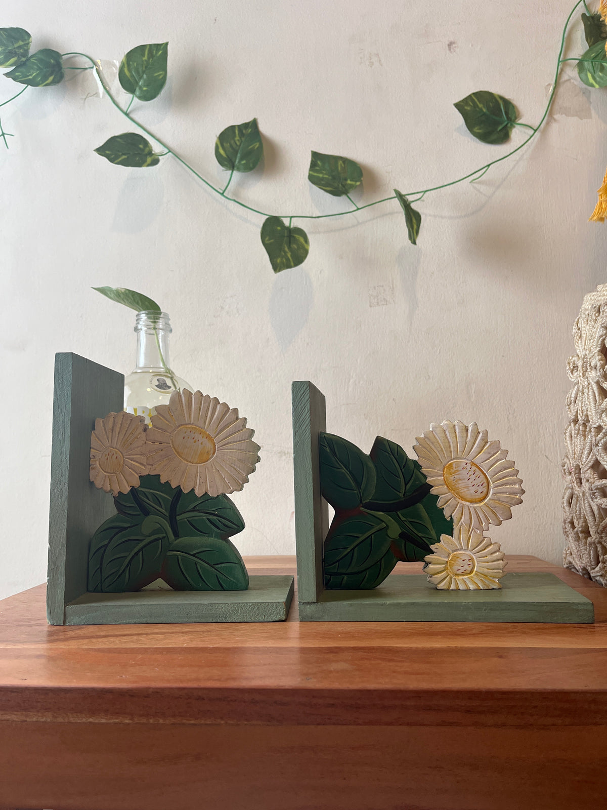 Daisy Flower Wooden Bookends