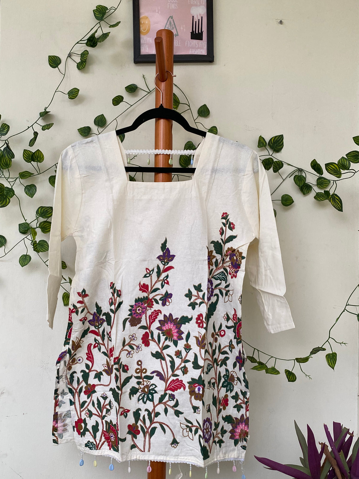 White Floral Embroidered Kurta